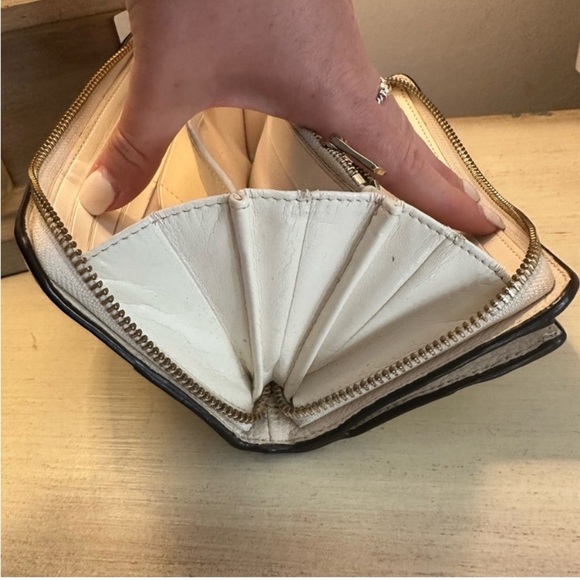 COACH Mercer Accordion Long Zip Wallet Grain Leather | EUC | MSRP $500 on Coach - Picture 5 of 10